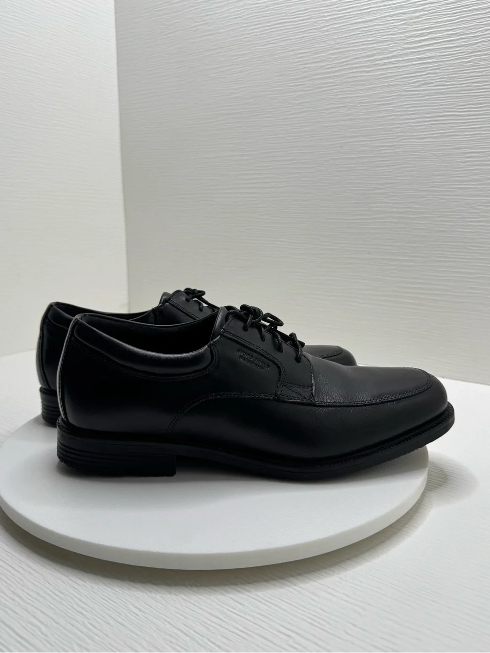 Rockport polished black